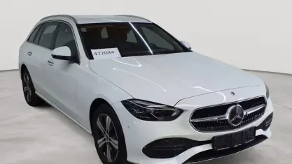 Gebraucht Mercedes C300e Avantgarde 204 PS (150 kW) 2023 Manufaktur opalithweiß bright Kombi