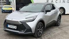 Silver metallic (1l0)/ black ( Gebraucht 2025 Toyota C-HR Team SUV | 39.640 € (Fairer Preis)