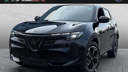 Neu Alfa Romeo Junior Ti 114 kW (156 PS) 2026 Schwarz SUV