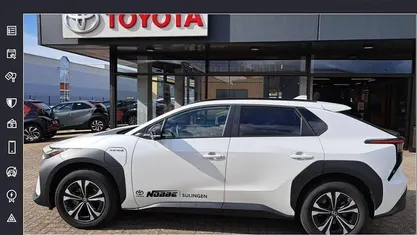 Gebraucht Toyota bZ4X Basis 150 kW (204 PS) 2023 Platinumweiß perleffekt SUV