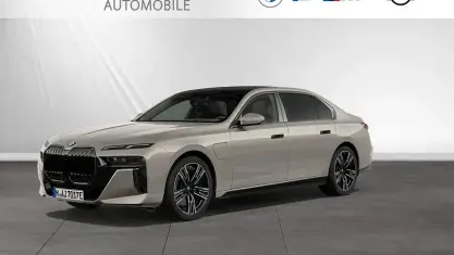 Gebraucht BMW 750e M Sport 489 PS (359 kW) 2024 Oxidgrau metallic Limousine