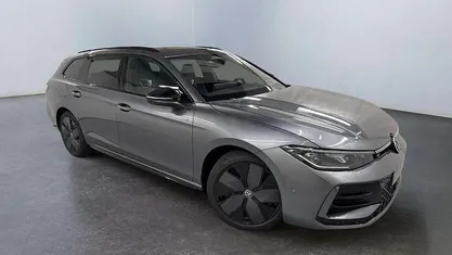 Gebraucht 2025 VW Passat R-line Kombi | 47.325 € (Guter Preis)