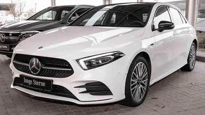 Unilack polarweiß Gebraucht 2020 Mercedes A250 AMG Limousine | 24.477 € (Fairer Preis)