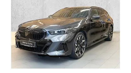 Gebraucht 2025 BMW 550e M Sport Kombi | 93.990 €