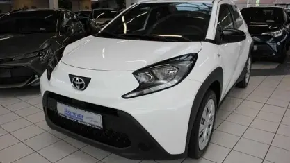 Neu Toyota Aygo X Business Edition 72 PS (52 kW) 2025 Schneeweiß SUV