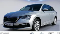 Brillantsilber metallic Gebraucht 2024 Skoda Scala Tour Kleinwagen | 21.289 € (Guter Preis)