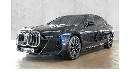 Gebraucht BMW M760e Sport Line 571 PS (419 kW) 2025 Schwarz Limousine