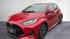 Karminarot metallic Gebraucht 2021 Toyota Yaris Hybrid Basis Limousine | 18.950 € (Fairer Preis)