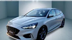 Metropolisweiß metallic Gebraucht 2020 Ford Focus ST-Line Limousine | 16.960 € (Fairer Preis)
