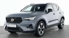 Thunder grey / Gebraucht 2022 Volvo XC40 Plus SUV | 35.550 € (Fairer Preis)