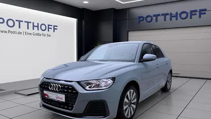 Grau Gebraucht 2025 Audi A1 Sportback Advanced Kleinwagen | 23.750 € (Fairer Preis)