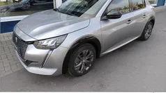 Artense silber metallic Gebraucht 2023 Peugeot e-208 Allure Kleinwagen | 23.970 € (Fairer Preis)