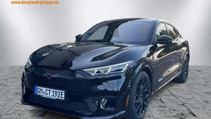 Lackierung metallic "absolute black" schwarz Gebraucht 2024 Ford Mustang Mach-E GT SUV | 47.990 € (Fairer Preis)