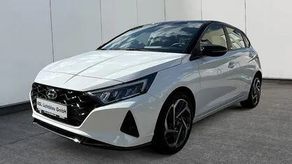 Polar white/ black Gebraucht 2020 Hyundai i20 Intro Edition Kleinwagen | 13.990 €