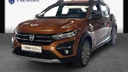 Usata Dacia Sandero Essentiel 91 CV (66 kW) 2021 Arancione Berlina