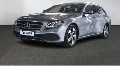 Usado Mercedes E200 Avantgarde 160 HP (117 kW) 2019 Cinzento Sedan