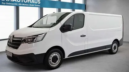Weiß Gebraucht 2024 Renault Trafic Komfort Van / Kleinbus | 24.460 € (Fairer Preis)