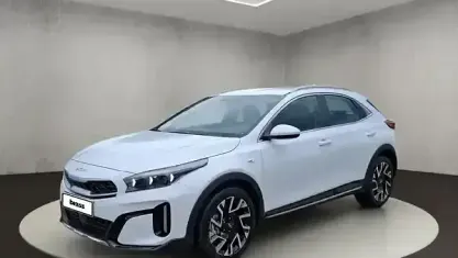Neu Kia Ceed 150 PS (110 kW) 2026 Deluxeweiss met. Kleinwagen
