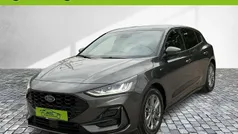 Magnetic metallic Gebraucht 2024 Ford Focus ST-Line Limousine | 22.850 € (Superpreis)