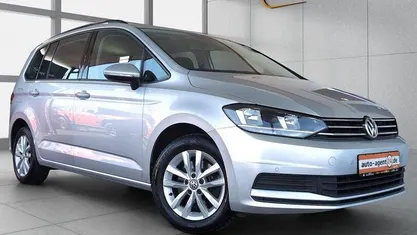 Gebraucht VW Touran Comfortline 150 PS (110 kW) 2019 Van / Kleinbus