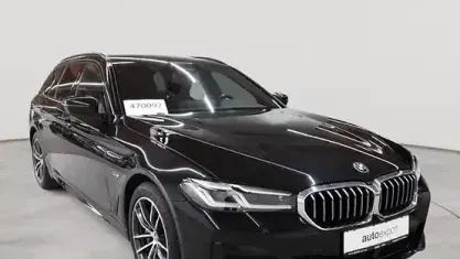 Gebraucht BMW 530e M Sport 184 PS (135 kW) 2022 Saphirschwarz metallic Kombi