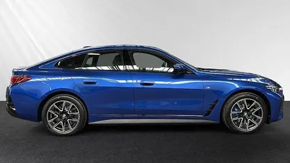 Gebraucht BMW i4 M Sport 250 kW (340 PS) 2025 Portimao blau metallic Limousine