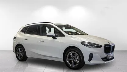 Gebraucht BMW 220 Active Tourer Luxury Line 163 PS (119 kW) 2025 Weiß Van / Kleinbus