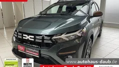 Oxidgrün Gebraucht 2024 Dacia Sandero Stepway Limousine | 17.490 € (Fairer Preis)