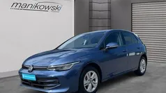 Blau Gebraucht 2024 VW Golf VIII Life Limousine | 23.906 € (Fairer Preis)