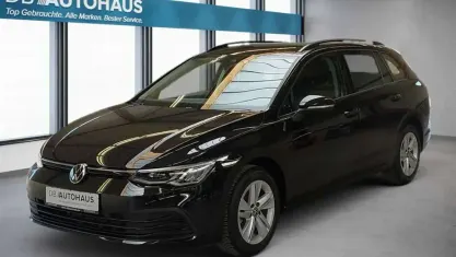 Gebraucht VW Golf VIII Life 110 PS (80 kW) 2024 Schwarz Kombi