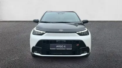 Neu Toyota Aygo X Sport 116 PS (85 kW) 2026 Platinum white pearl/black SUV