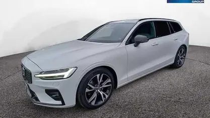 Weiss / ice white Gebraucht 2021 Volvo V60 R-Design Kombi | 28.990 € (Fairer Preis)