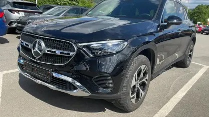 Używany Mercedes GLC300e Avantgarde 333 KM (244 kW) 2024 Czarny SUV