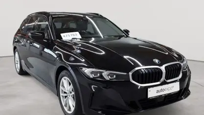Gebraucht BMW 318 Sport Line 150 PS (110 kW) 2023 Saphirschwarz metallic Kombi