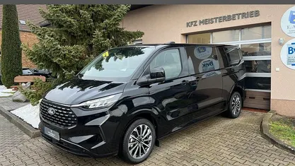 Obsidianschwarz metallic Neu 2025 Ford Tourneo Titanium Van / Kleinbus | 53.990 € (Guter Preis)