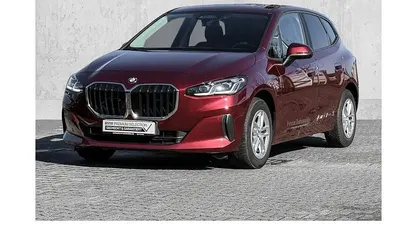 Gebraucht BMW 220 Luxury Line 156 PS (114 kW) 2023 Rot Van / Kleinbus