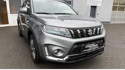 Galactic grau Gebraucht 2021 Suzuki Vitara Comfort SUV | 18.290 € (Fairer Preis)
