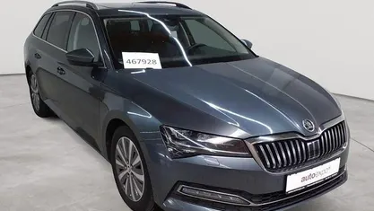 Gebraucht Skoda Superb Premium Edition 200 PS (147 kW) 2022 Quarzgrau metallic Kombi