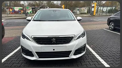 Gebraucht Peugeot 308 Allure 131 PS (96 kW) 2020 Weiß (blanc banquise) Limousine