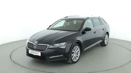 Używany Skoda Superb Ambition 200 KM (147 kW) 2022 Czarny Kombi