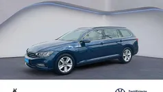 Blau Gebraucht 2023 VW Passat Business Kombi | 29.540 € (Guter Preis)