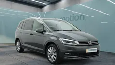 Grau Gebraucht 2024 VW Touran Highline Van / Kleinbus | 36.749 € (Fairer Preis)