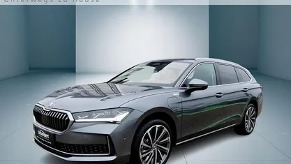 Grau Gebraucht 2025 Skoda Superb LAURIN & KLEMENT Kombi | 48.440 € (Guter Preis)