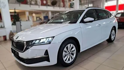 Weiß Gebraucht 2025 Skoda Octavia Selection Kombi | 27.990 € (Superpreis)