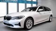 Weiß Gebraucht 2021 BMW 330e Advantage Kombi | 27.830 € (Fairer Preis)