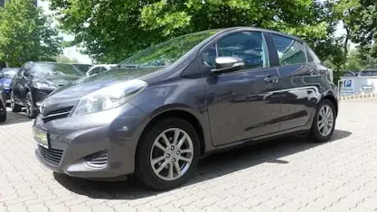 Gebraucht Toyota Yaris Edition 99 PS (72 kW) 2013 Grau Kleinwagen