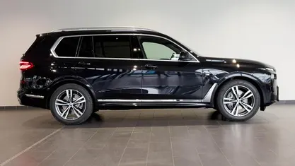 Schwarz Neu 2025 BMW X7 M Sport SUV | 117.990 € (Fairer Preis)