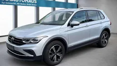 Silber Gebraucht 2023 VW Tiguan Active SUV | 31.590 € (Fairer Preis)