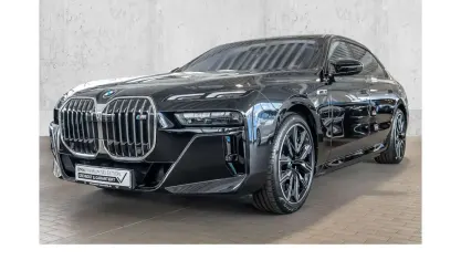 Gebraucht BMW M760e Executive 571 PS (419 kW) 2025 Schwarz Limousine