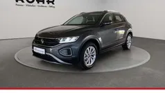 Indiumgrau metallic Gebraucht 2025 VW T-Roc Life SUV | 26.750 € (Fairer Preis)